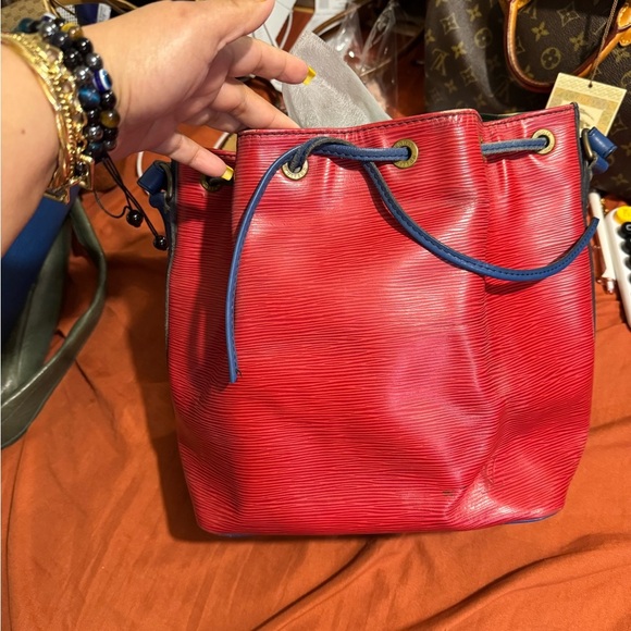Louis Vuitton petite NoeRed and Blue Designer Women's Bag - Picture 4 of 12